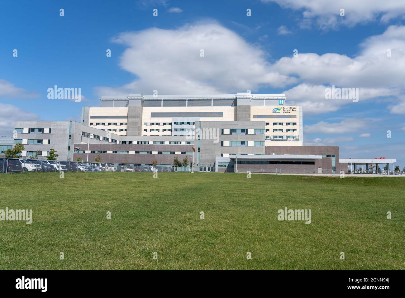 Oakville, On, Canada - September 21, 2021: Oakville Trafalgar Memorial Hospital in Oakville, Ontario, Canada. Stock Photo