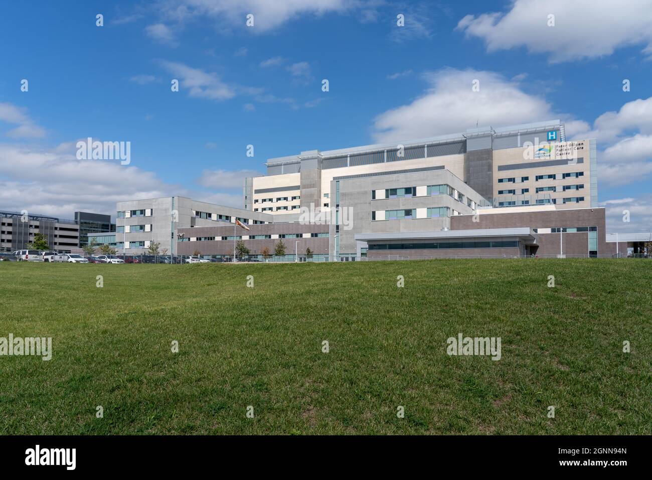 Oakville, On, Canada - September 21, 2021: Oakville Trafalgar Memorial Hospital in Oakville, Ontario, Canada. Stock Photo