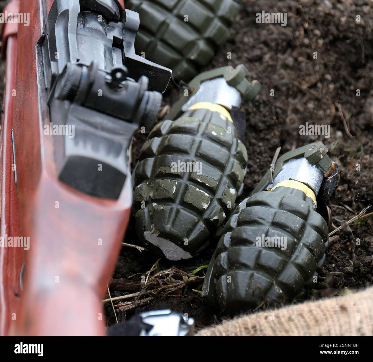 Fragmentation grenades hires stock photography and images Alamy