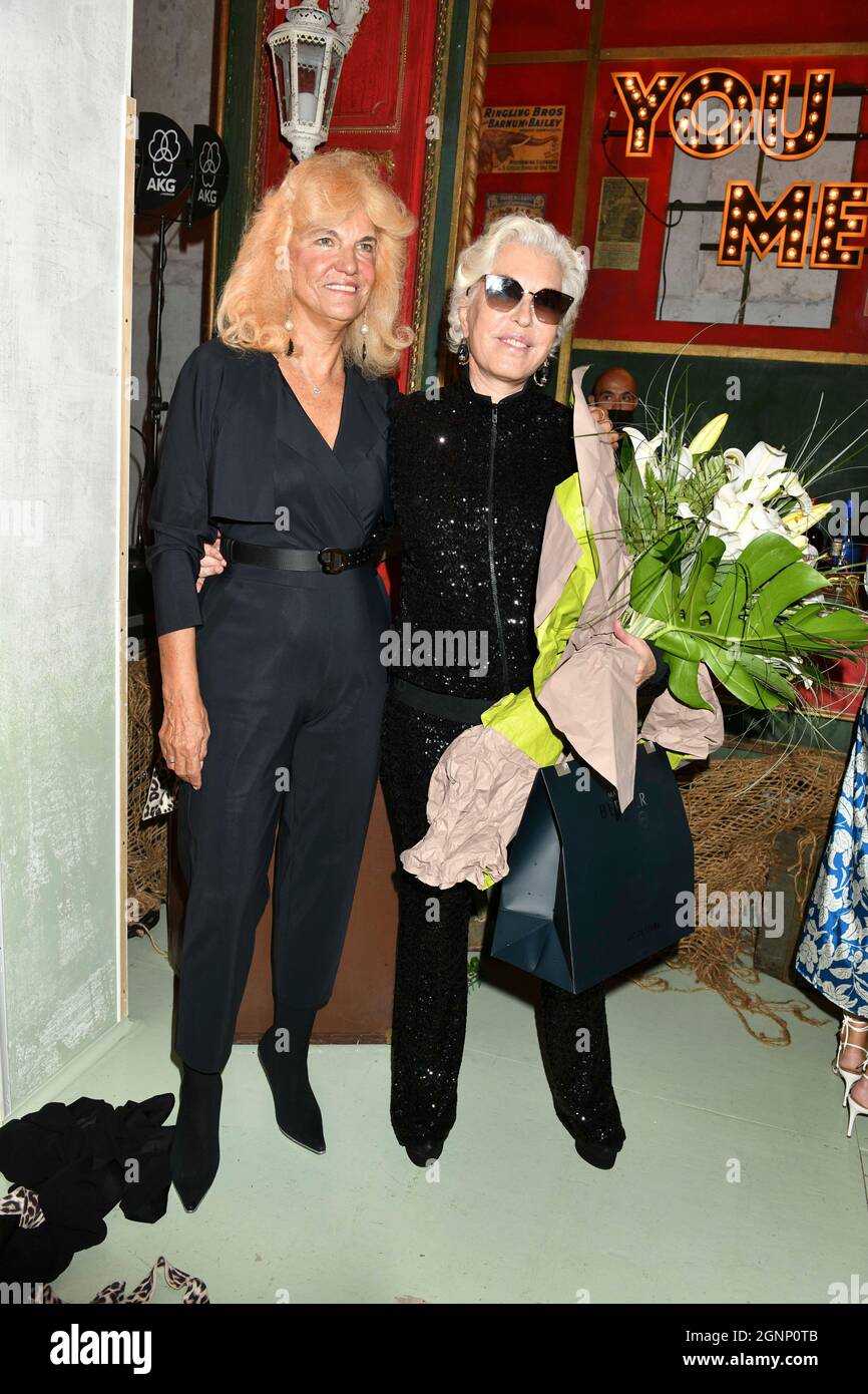 PDF) Venus rising, Furies raging: bodies redressed in contemporary visual  art, image size:866x1390