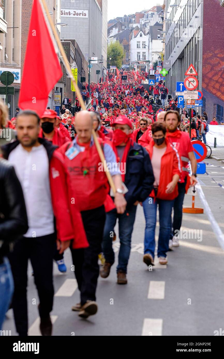Demonstration by the FGTB for the revision of the law governing the wage bargaining margin, the law on wage standards known as the 1996 law. Brussels, Belgium on September 24, 2021. Photo by Monasse T/ANDBZ/ABACAPRESS.COM Stock Photo
