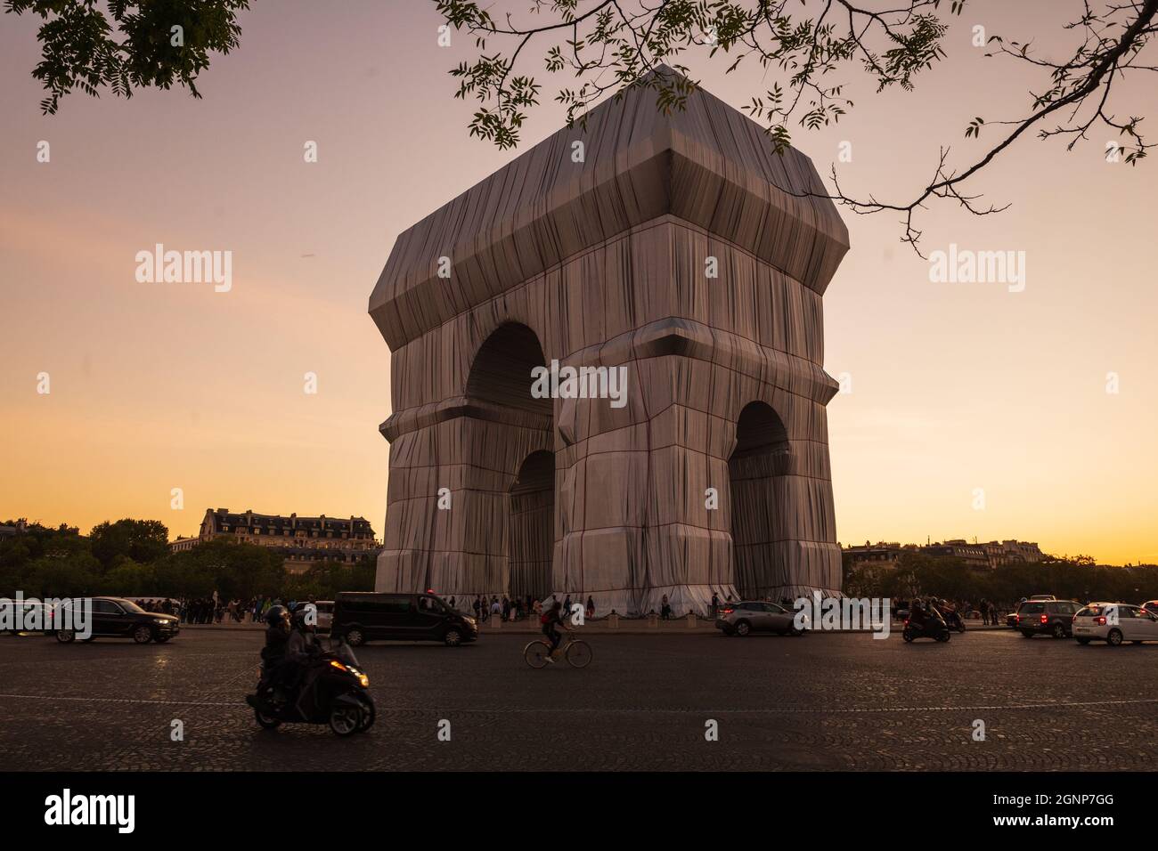 Twilight view of Christo's ' wrapped' project of the Arc de Triomphe in Paris , France Stock Photo