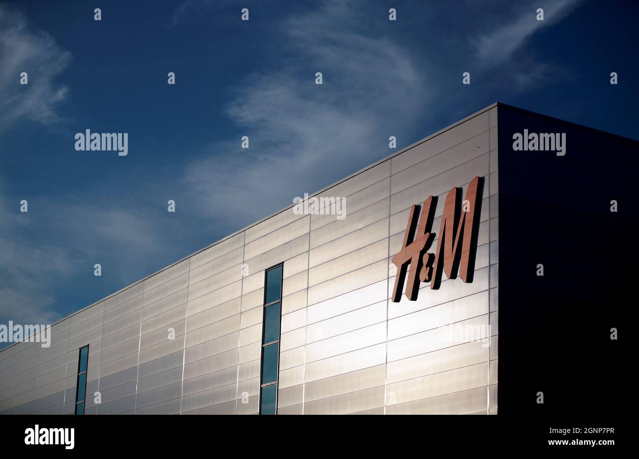 A view shows an H&M warehouse at Magna Park in Milton Keynes, Britain,  September 26, 2021. Picture taken September 26, 2021. REUTERS/Andrew Boyers  Stock Photo - Alamy