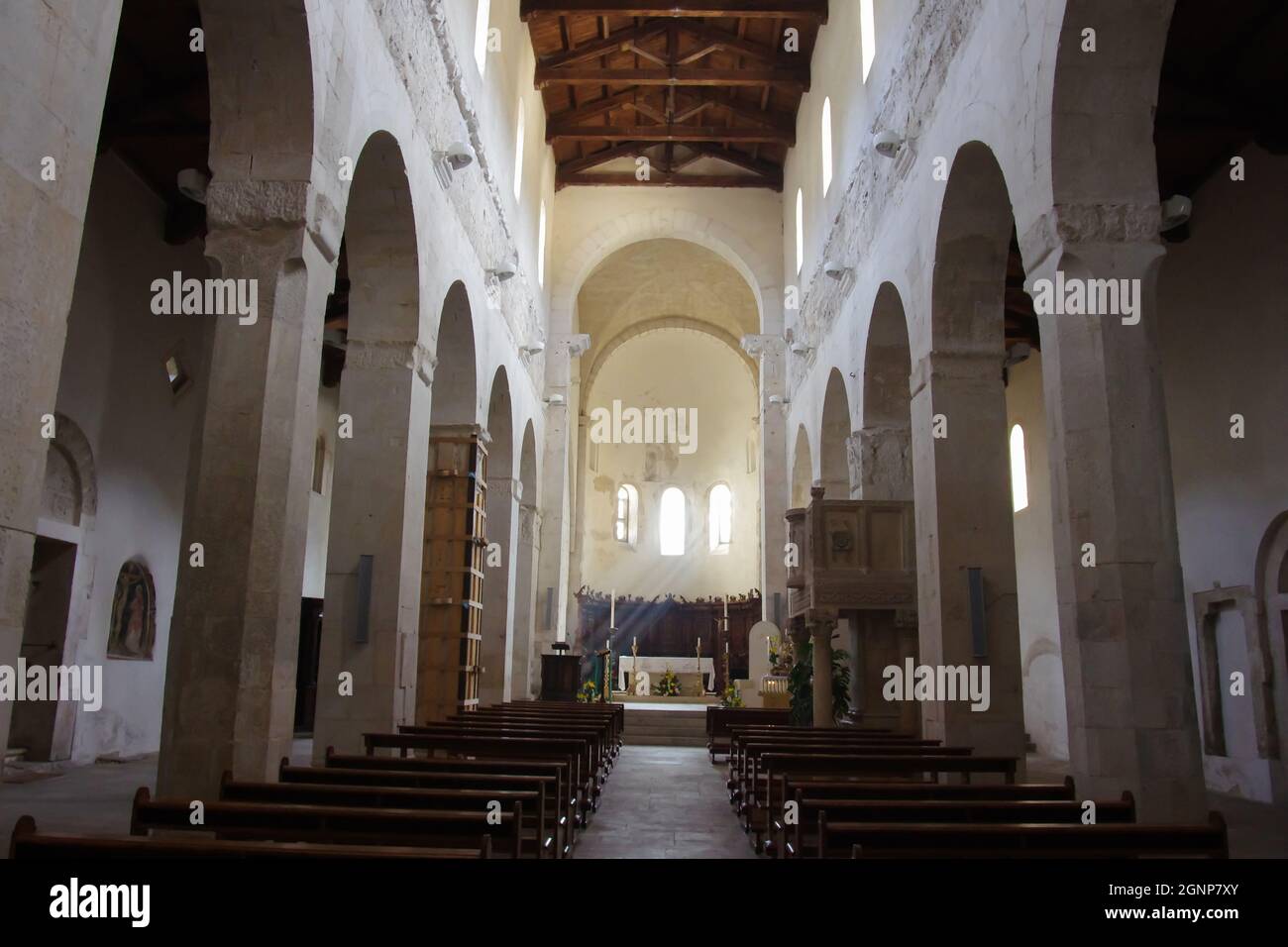 Corfinio - Abruzzo - Complex of the cathedral of San Pelino. Interior of the church Stock Photo