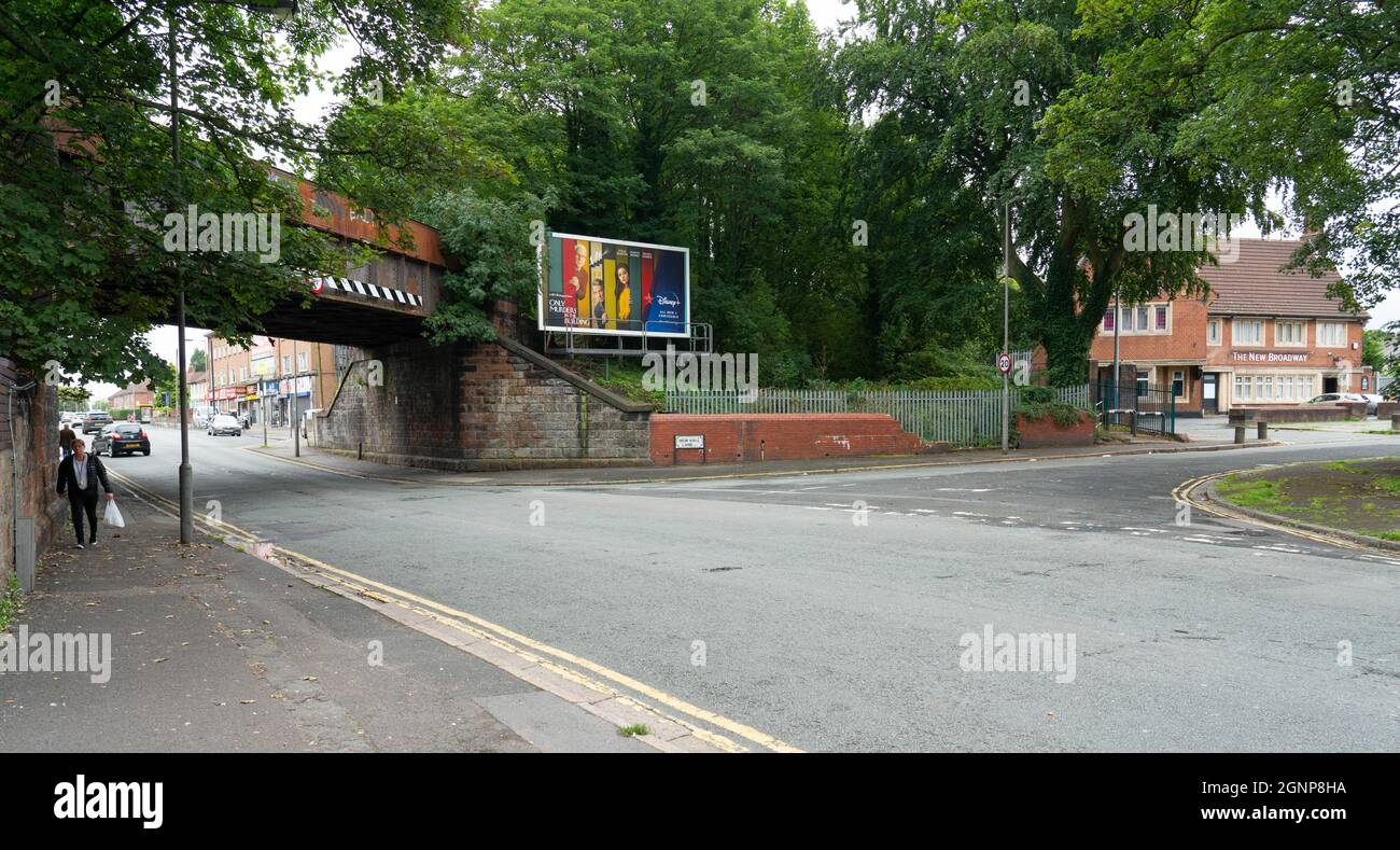 Broad Lane, Norris Green, Liverpool 11, with the "New" Broadway Pub on