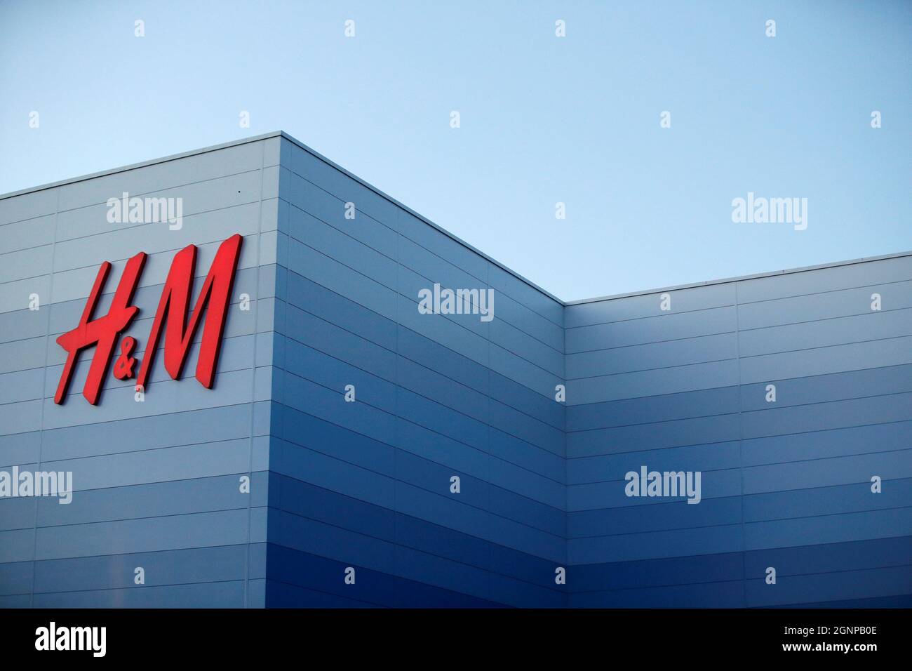 A view shows an H&M warehouse at Magna Park in Milton Keynes, Britain,  September 26, 2021. Picture taken September 26, 2021. REUTERS/Andrew Boyers  Stock Photo - Alamy