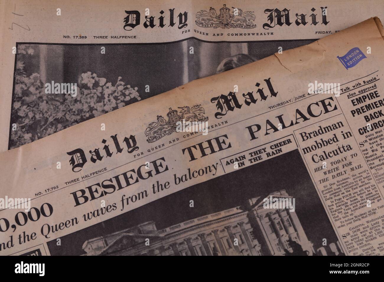 September 13, 2021: Gaziantep, Turkey. Old copies of the British newspaper the Daily Mail from the year 1953. The Daily Mail was founded in 1896 and published daily in London. It appealed to a mass readership and in the 1970s it became one of Britain's best-selling newspapers. It is still in circulation and a very popular tabloid format newspaper (Credit Image: © Muhammed Ibrahim Ali/IMAGESLIVE via ZUMA Press Wire) Stock Photo