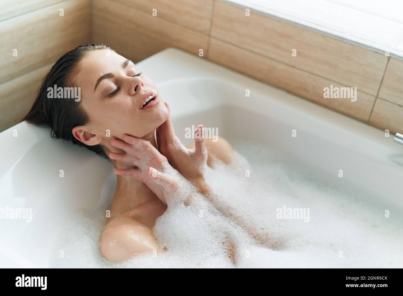 desi girl bathing hidden cam