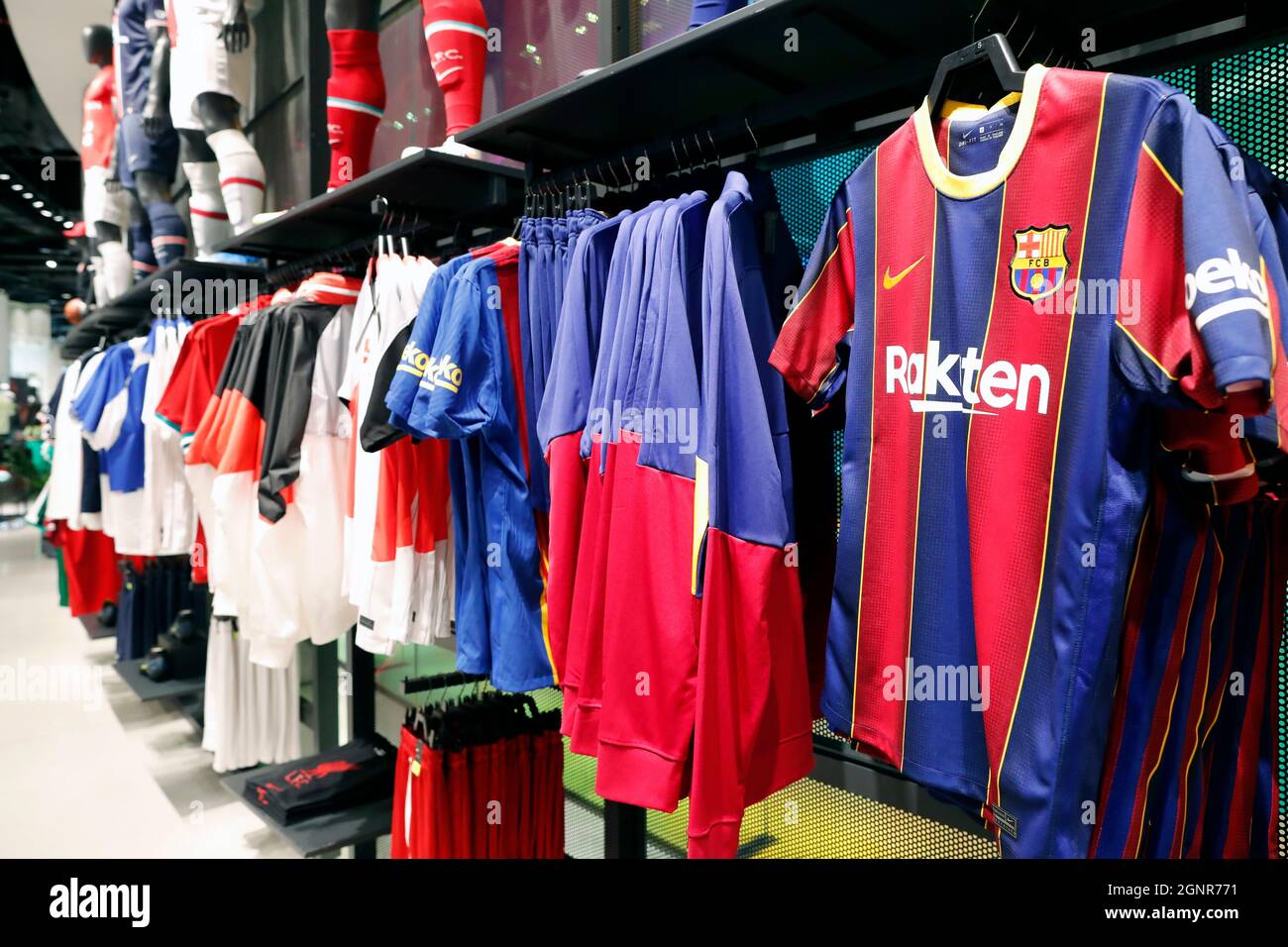 Sportswear shops hi-res stock photography and images - Alamy