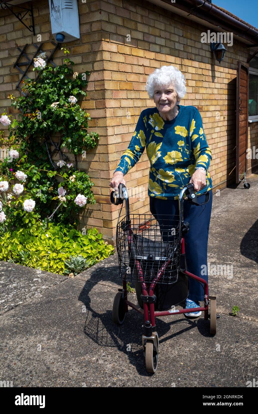 Walking frame and old hires stock photography and images Alamy
