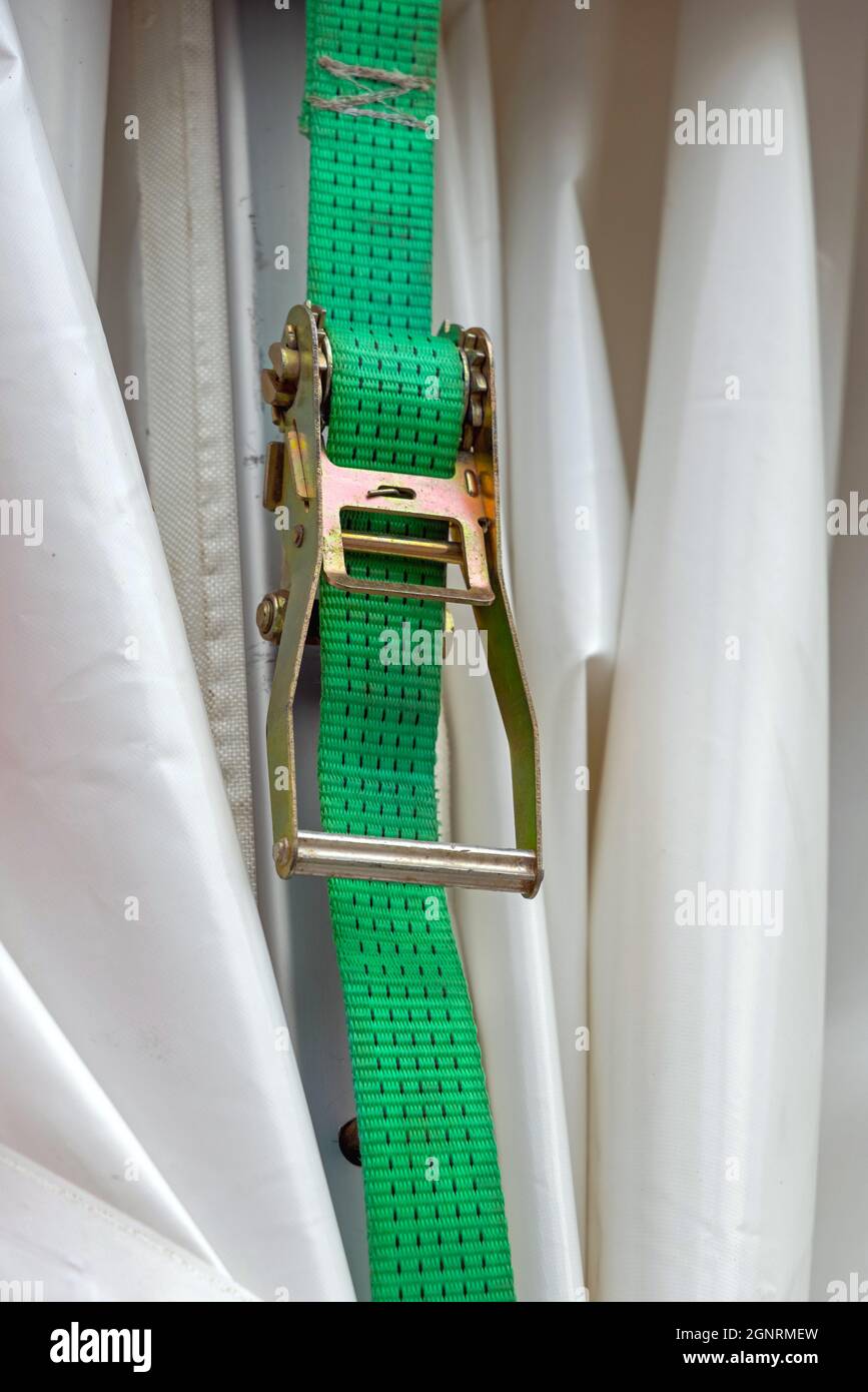 Load securing hires stock photography and images Alamy