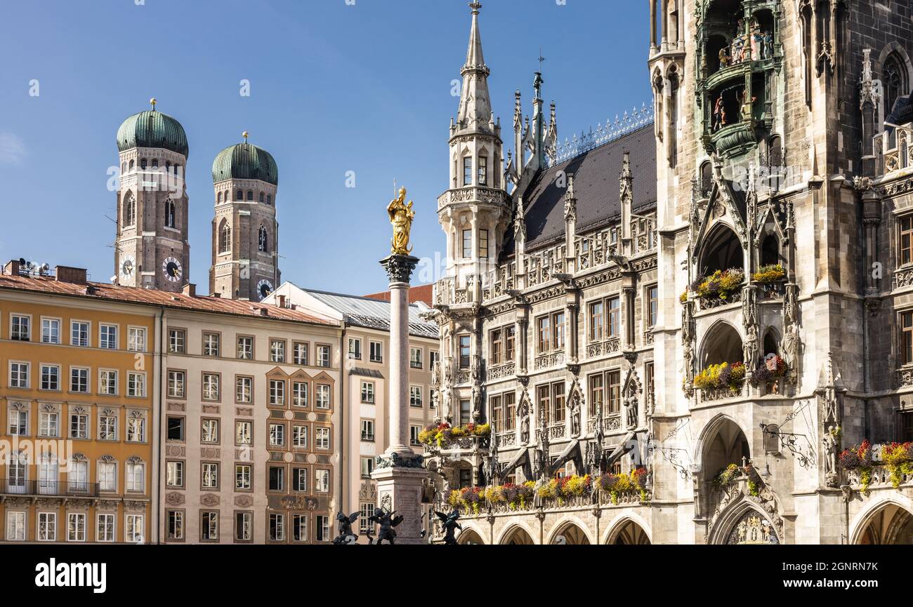 Munich Marienplatz square with the city hall with the Glockenspiel, the Marian Column and in the background the Church of Our Lady (Frauenkirche - Mun Stock Photo