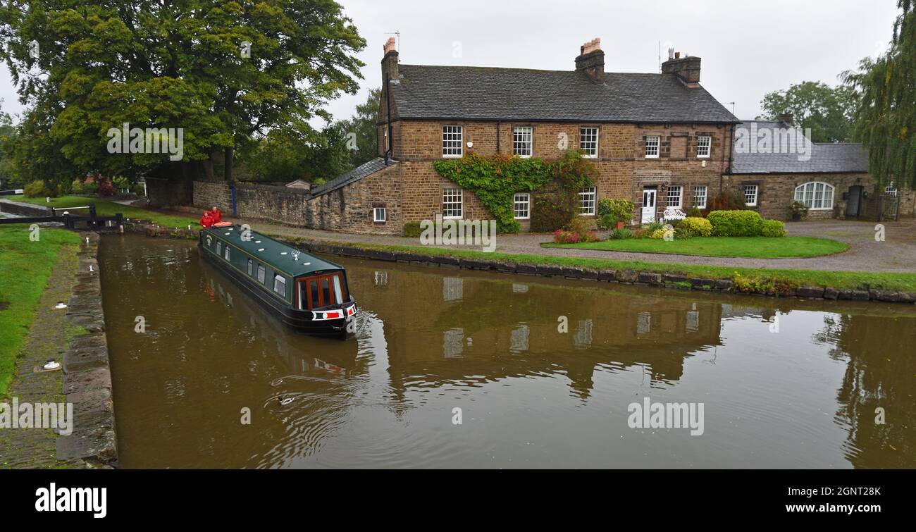 Narrow boat at the top of Marple Lock Flight  - Marple Junction where the Macclesfield Canal meets t Stock Photo