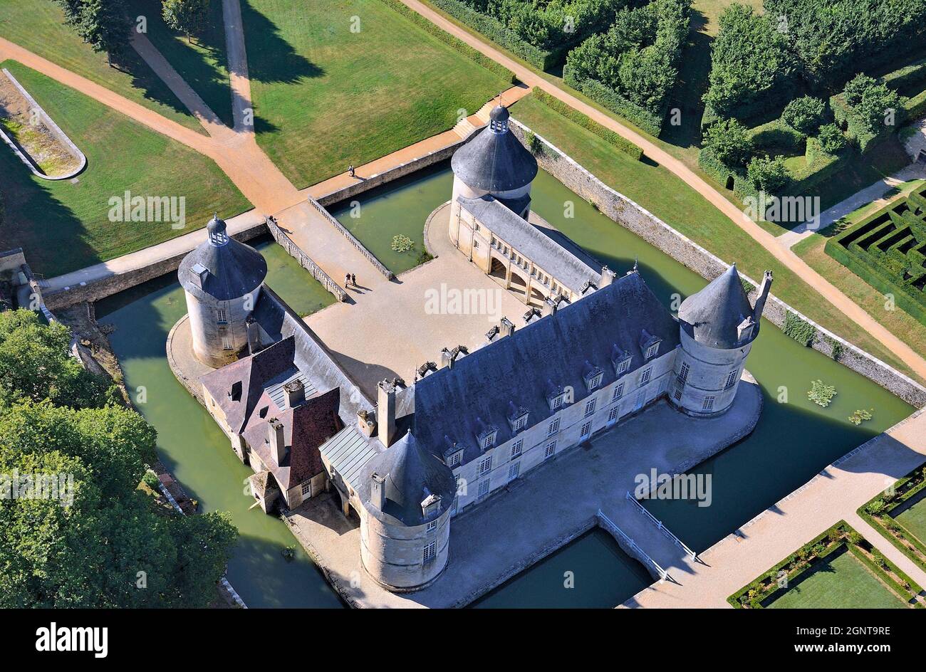 France, Côte-d'Or (21), Bussy-le-Grand, le château de Bussy-Rabutin // France, Cote d'Or, Bussy le Grand, Chateau de Bussy Rabutin Stock Photo