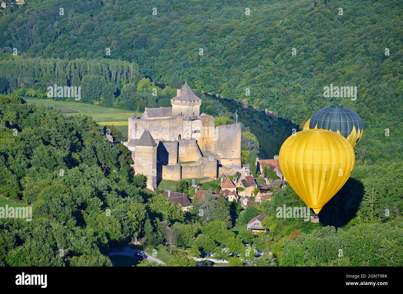 France, Dordogne (24), Périgord Noir, vallée de la Dordogne, Castelnaud-la-Chapelle labellisé Les Plus Beaux Villages de France, le châteaux de Castel Stock Photo