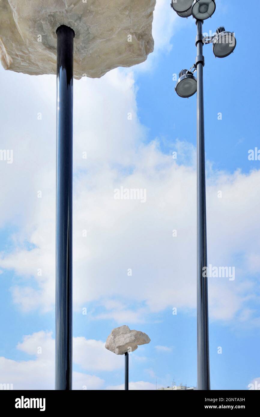 France, Paris (75), quartier Maison Blanche, Les Rochers dans le Ciel de l'artiste français Didier Marcel à l'entrée du parc Kellermann // France, Par Stock Photo
