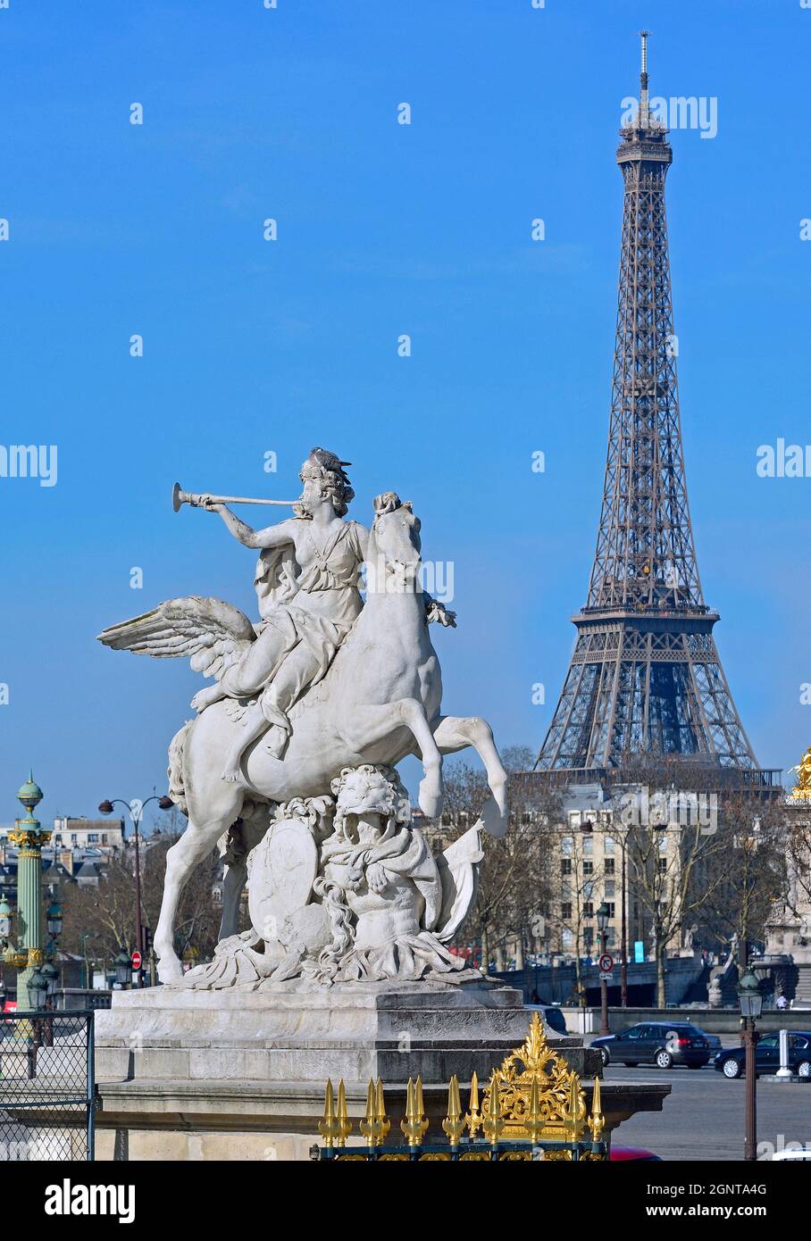 France, Paris (75), zone classée Patrimoine Mondial de l'UNESCO, Jardin des Tuileries, sculpture d'Antoine Coysevox représentant la Renommée chevaucha Stock Photo