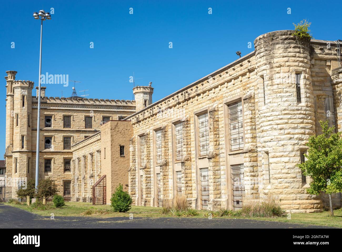 Old abandoned prison, or jail, left to ruin.   Built in 1858 it was in use until 2002.  Joliet, Illinois, USA. Stock Photo