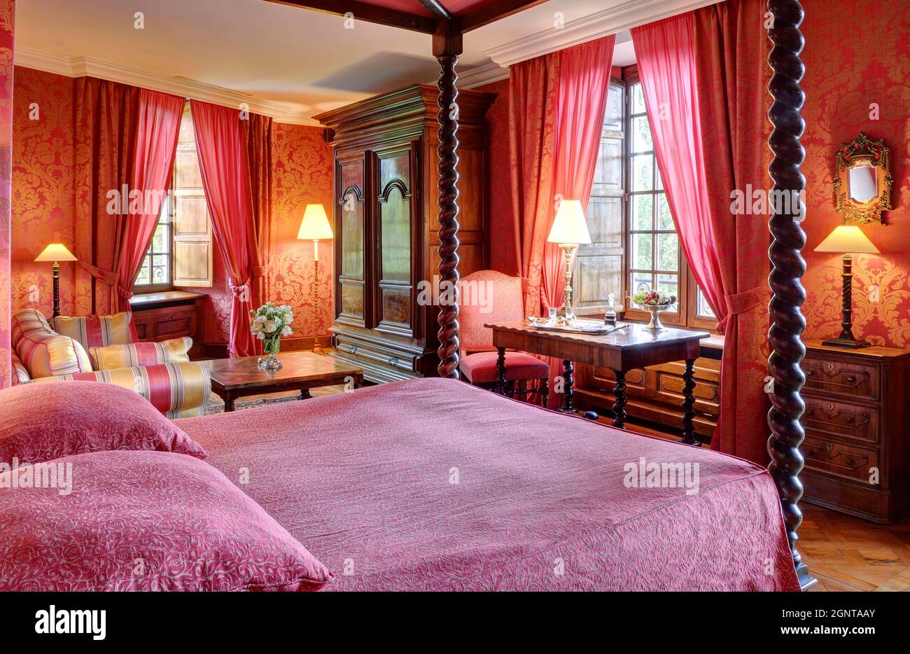 France, Lot (46), Lacave, le château de la Treyne, hôtel du groupe Relais et Châteaux au bord de la Dordogne, chambre // France, Lacave, castle of la Stock Photo