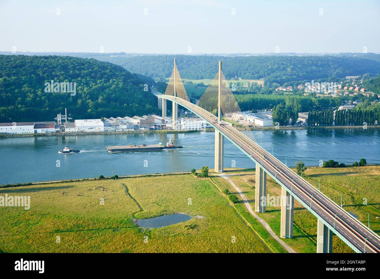 France, Seine-Maritime (76), Caudebec-en-Caux, Pont de Brotonne (vue aérienne) // France, Seine Maritime, Caudebec en Caux, Pont de Brotonne (aerial v Stock Photo