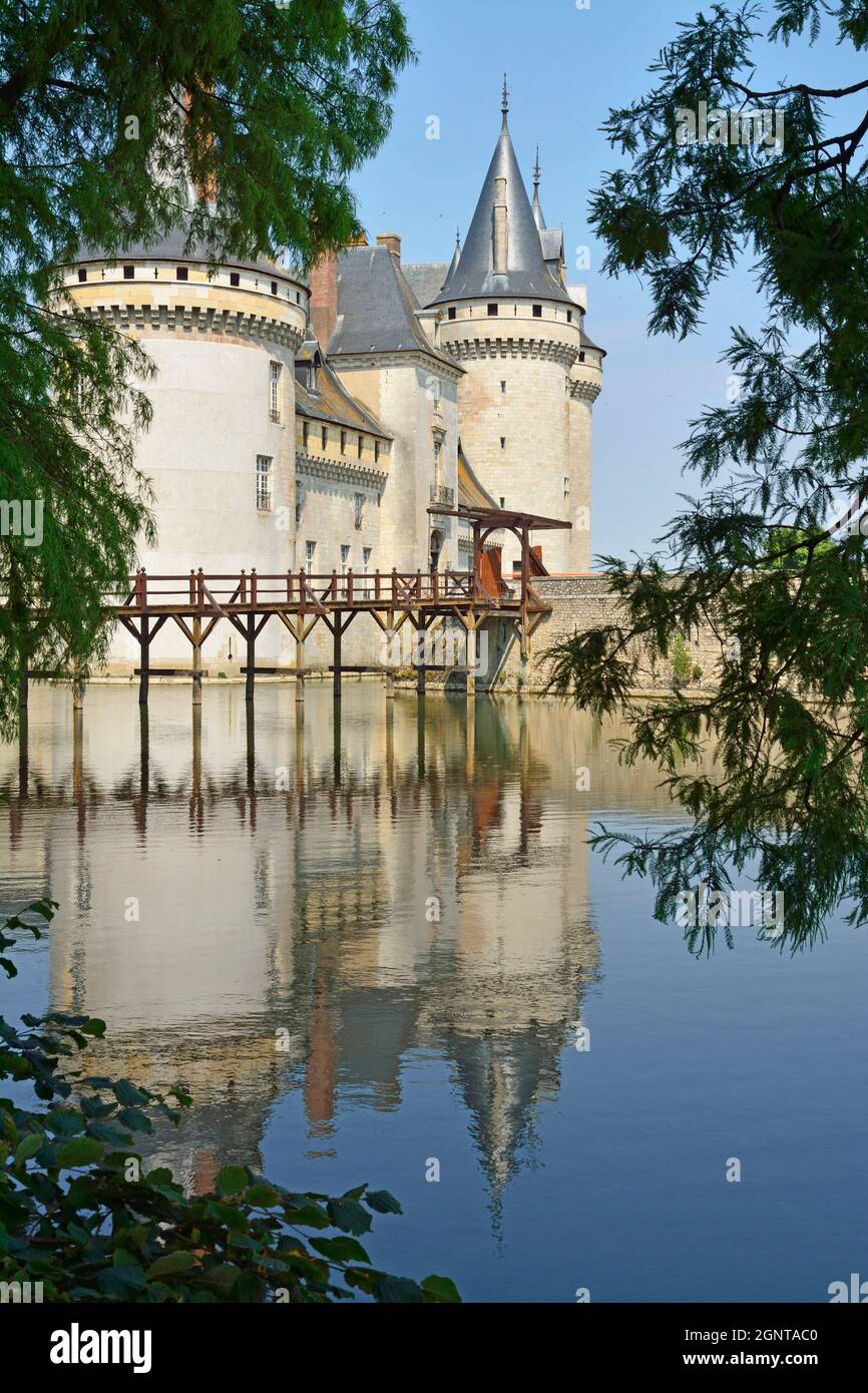 France, Loiret (45), Vallée de la Loire classée Patrimoine Mondial de l'UNESCO, Sully-sur-Loire, le Château de Sully-sur-Loire, propriété du départeme Stock Photo