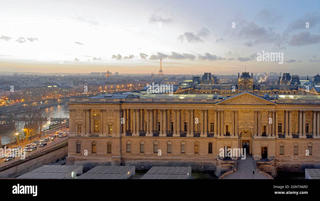 France, Paris (75), zone classée au patrimoine Mondial de l'UNESCO, musée du Louvre, la Colonnade attribuée à l'architecte Claude Perrault en guise d' Stock Photo