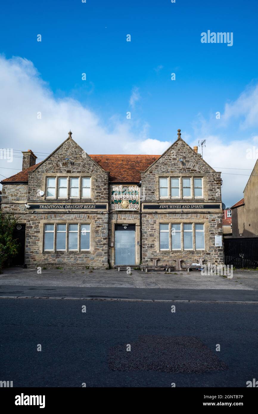 The exterior of the Old Flower Pot Inn. 147 High Street, Kingswood, Bristol. BS15 4AQ. (Sept 2021) Stock Photo