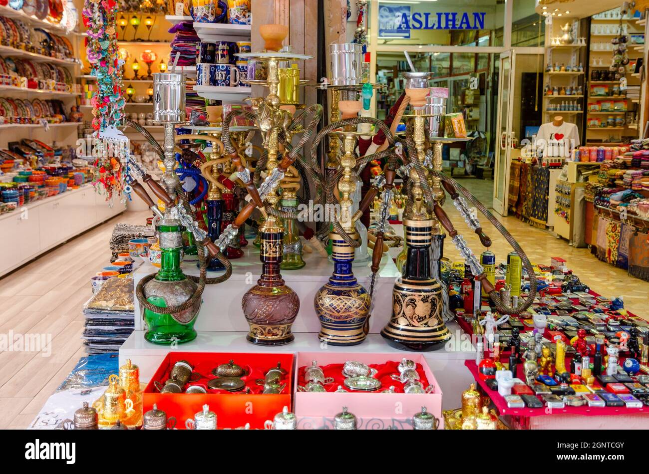 Hookah and souvenir shop in Istanbul, Turkey Stock Photo Alamy