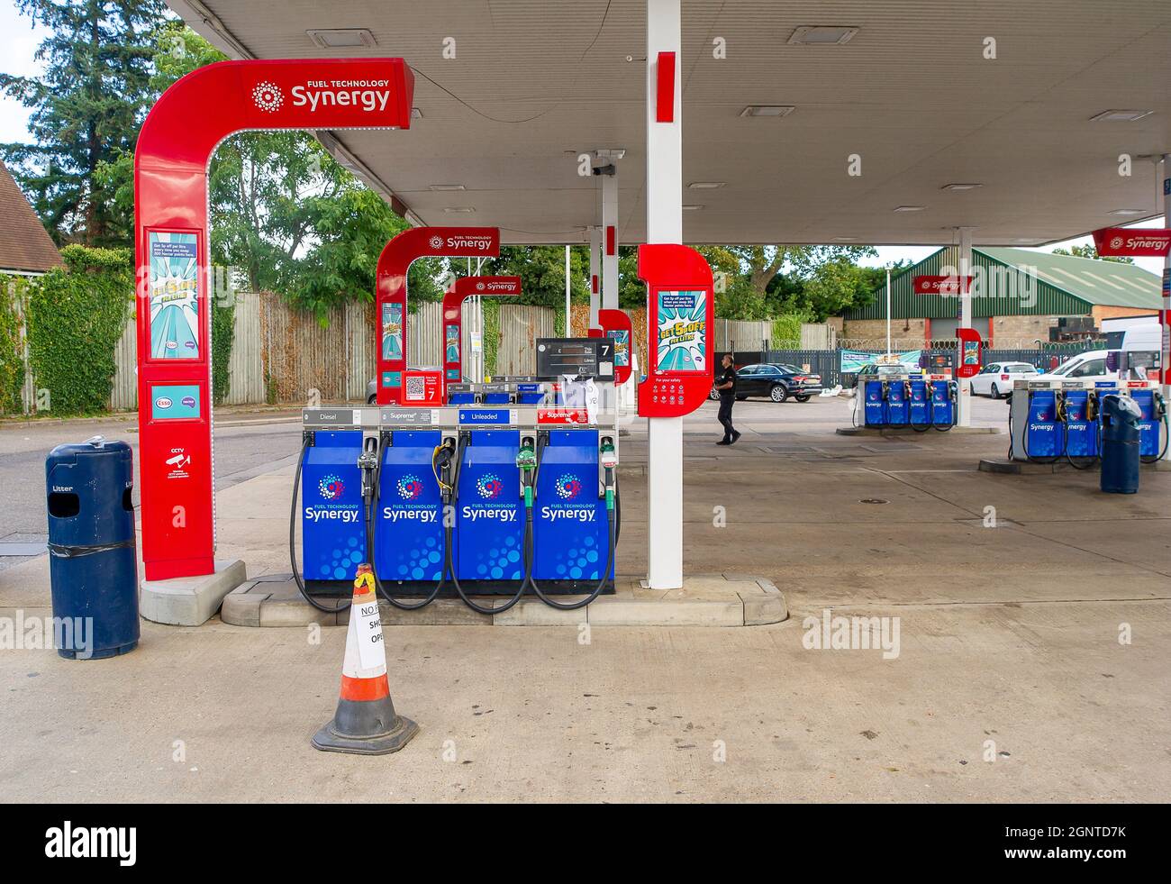 Denham, Buckinghamshire, UK. 27th September, 2021. The Esso petrol station on the A40 Oxford Road in Denham had run out of fuel today. Panic buying of petrol and diesel has continued over the past few days due to a shortage of drivers making fuel deliveries following Brexit and the Covid-19 Pandemic. Credit: Maureen McLean/Alamy Live News Stock Photo