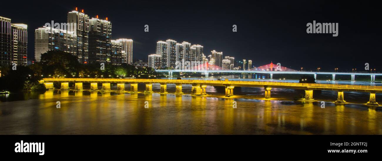 Illuminated bridges hi-res stock photography and images - Alamy