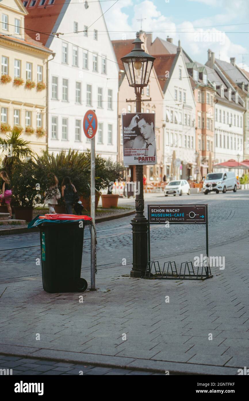 Augsburg, Deutschland . 27th Sep, 2021. Am 26.09.21 fand in Deutschland die Bundestagswahl statt. Dazu wurden von den Parteien in ganz Deutschland, Wahlplakate aufgegangen. Hier im Bild ein Plakat von die Partei in Augsburg am 27.09.21, einen Tag nach der Wahl. * On 26th of September 2021 the federal election took place in Germany. For this purpose, the parties all over Germany hung up election posters. In this picture is a poster by the die Partei in Augsburg on 27th of September 2021, one day after the election. (Photo by Alexander Pohl/Sipa USA) Credit: Sipa USA/Alamy Live News Stock Photo