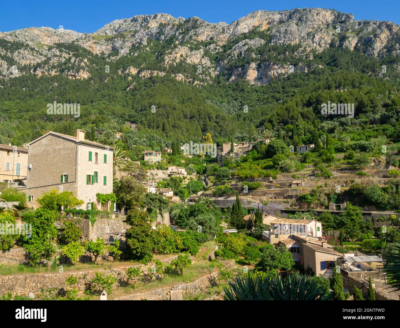 Deià below Tramuntana mountain, Mallorca Stock Photo