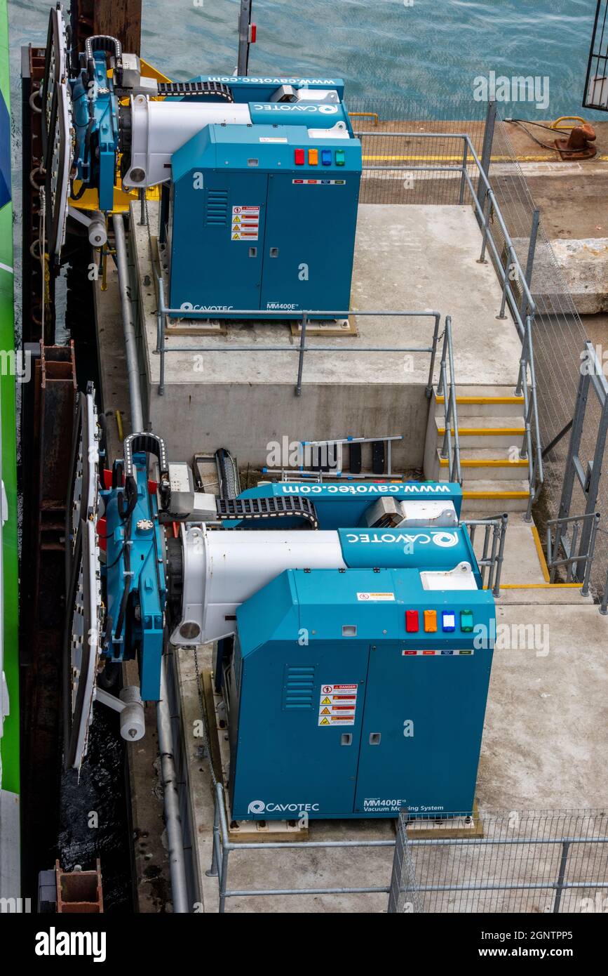 Marine or shipping hydraulic powered ram fenders or ship positioning