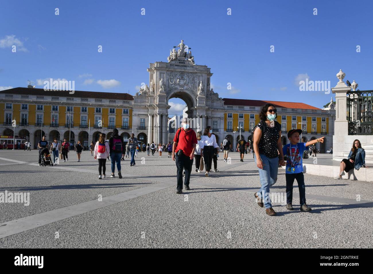 Lisbon, Portugal. 25th Sep, 2021. People wearing facemasks as a precaution against the spread of covid-19 walk around the tourist area of Praça de Comercio amid covid-19 pandemic. (Photo by Jorge Castellanos/SOPA Images/Sipa USA) Credit: Sipa USA/Alamy Live News Stock Photo