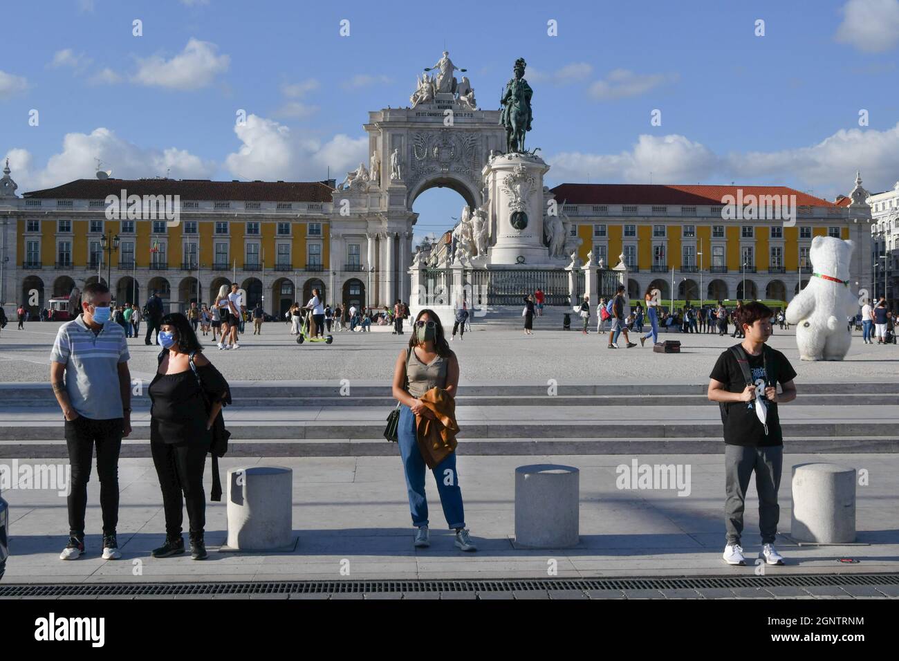 Lisbon, Portugal. 25th Sep, 2021. People wearing facemasks as a precaution against the spread of covid-19 walk around the tourist area of Praça de Comercio amid covid-19 pandemic. Credit: SOPA Images Limited/Alamy Live News Stock Photo