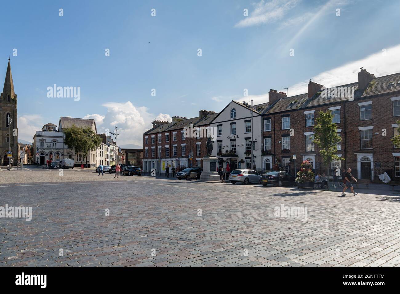 Caernarfon, Wales: Castle Square (Y Maes), large open pedestrianised area in the town centre. Stock Photo