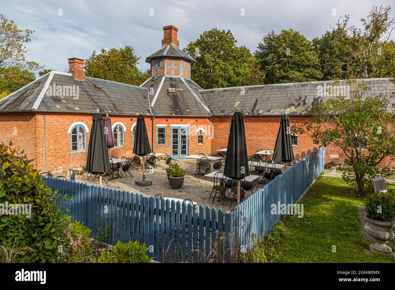 Hønshuset (Royal Hen House). While the Tranekær Castle is in private use, outbuildings such as the chicken house and horse stable have been converted into accommodation and restaurant. Langeland, Denmark Stock Photo