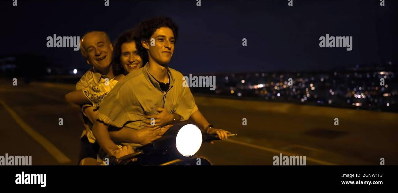 THE HAND OF GOD, (aka E STATA LA MANO DI DIO), from left: Toni Servillo ...