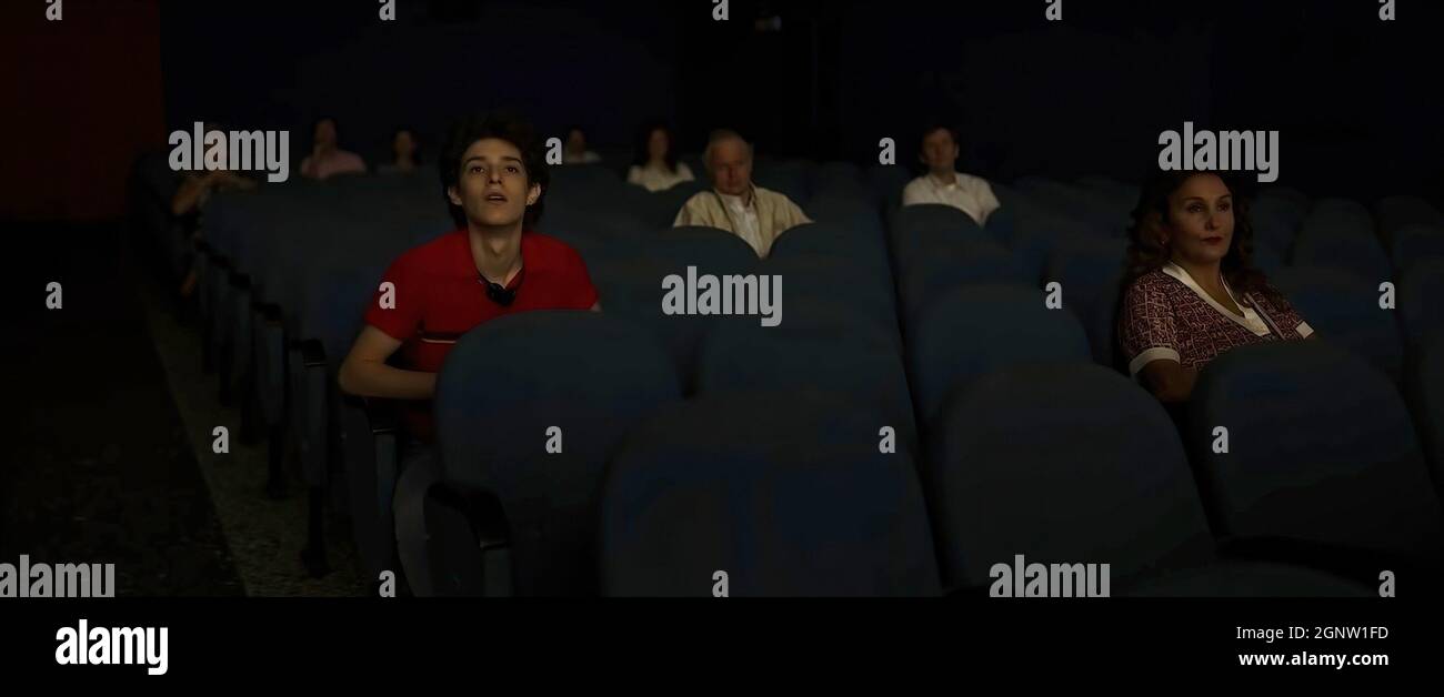 THE HAND OF GOD, (aka E STATA LA MANO DI DIO), Filippo Scotti (left ...
