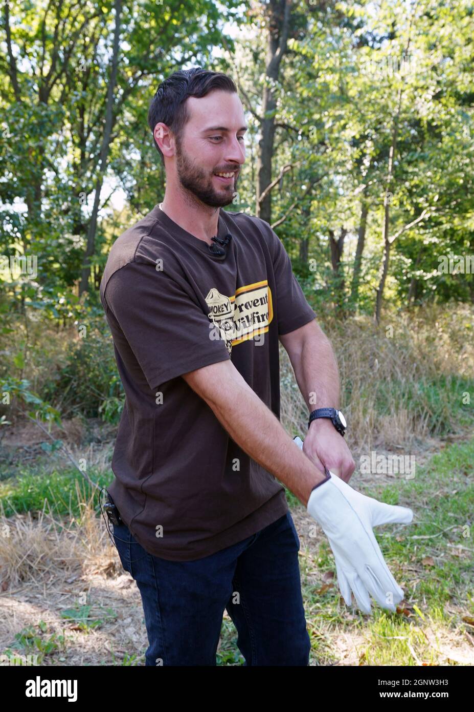 St. Louis, United States. 27th Sep, 2021. St. Louis Cardinals shortstop Paul DeJong puts on gloves as he prepares to plant a tree in Forest Park in St. Louis on Monday, September 27, 2021. DeJong has partnered with Players for the Planet and One Tree Planted to support reforestation efforts in Forest Park. The Cardinals infielder donated $5,000 to fund the planting of over 200 trees in a section of Forest Park's Nature Reserve Successional Forest site. Photo by Bill Greenblatt/UPI Credit: UPI/Alamy Live News Stock Photo