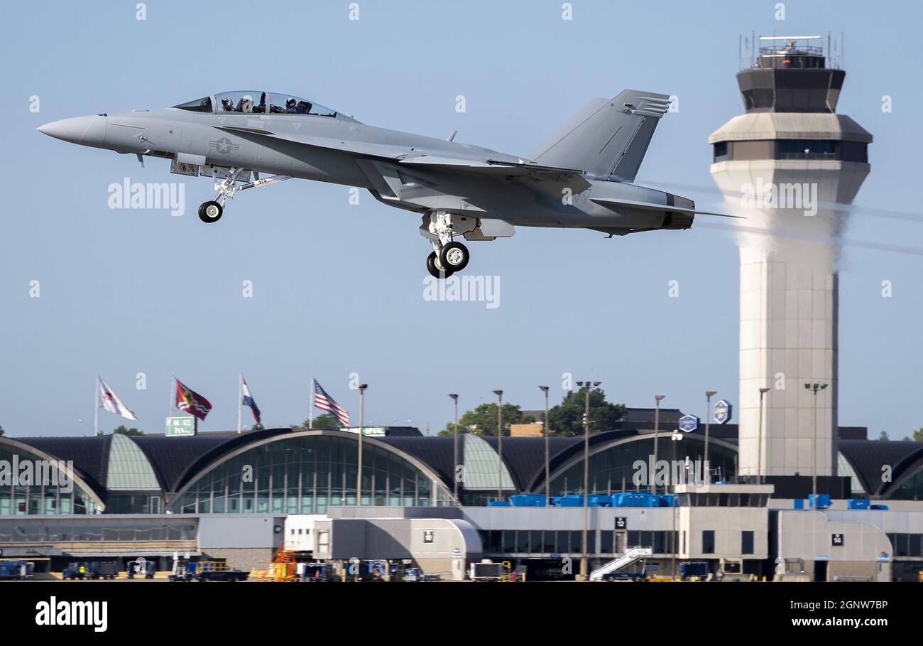St. Louis, United States. 27th Sep, 2021. The U.S. Navy's first Block III F/A-18 Super Hornet takes off at St. Louis Lambert Field ahead of its delivery flight to Test and Evaluation Squadron (VX) 23 at Naval Air Station Patuxent River, Maryland, on Friday September 24, 2021. Boeing delivered the first of 78 contracted Block III F/A-18 Super Hornets to the U.S. Navy. Photo by Boeing/UPI Credit: UPI/Alamy Live News Stock Photo