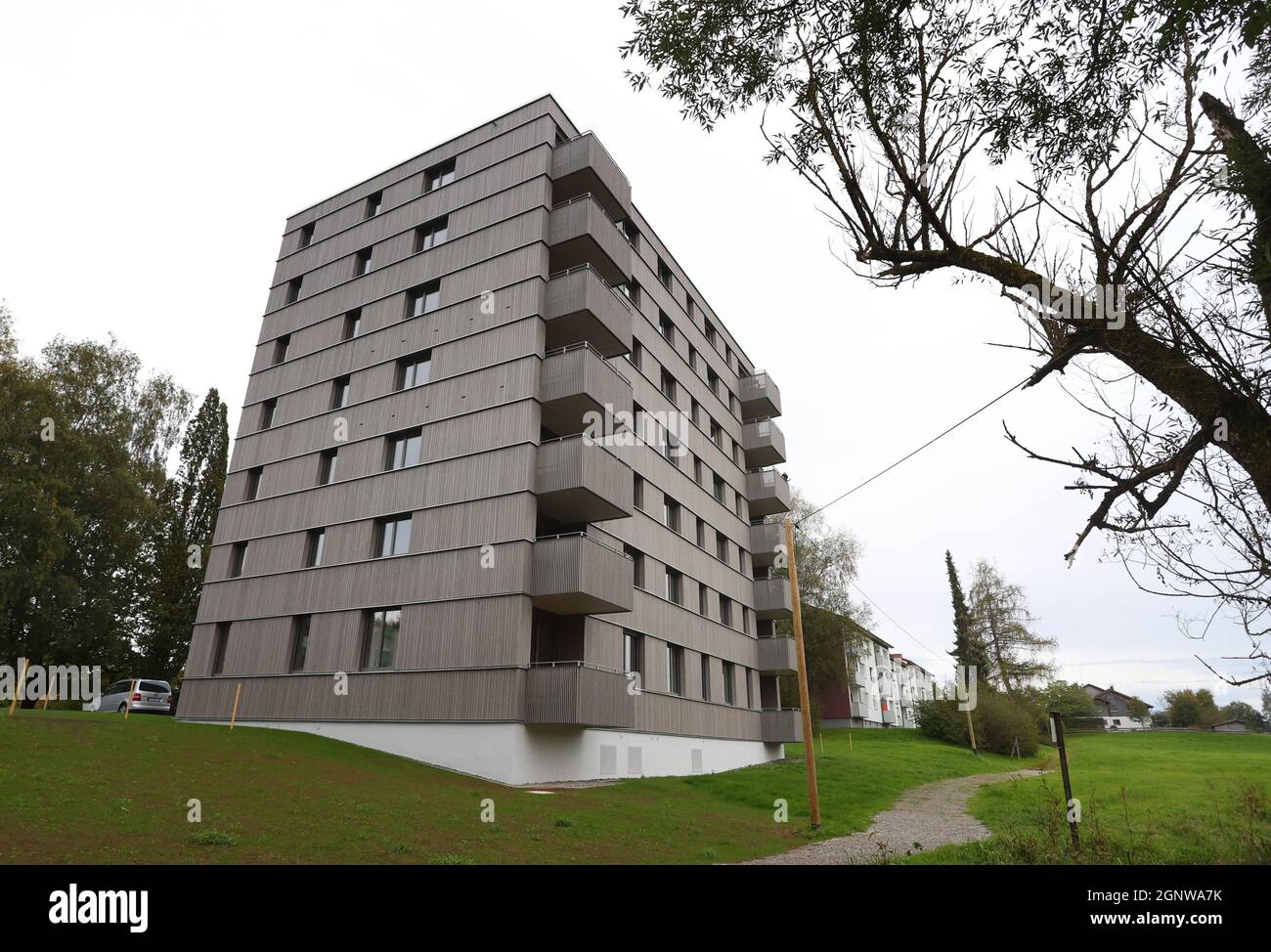 Kempten, Germany. 27th Sep, 2021. A wooden highrise with seven floors