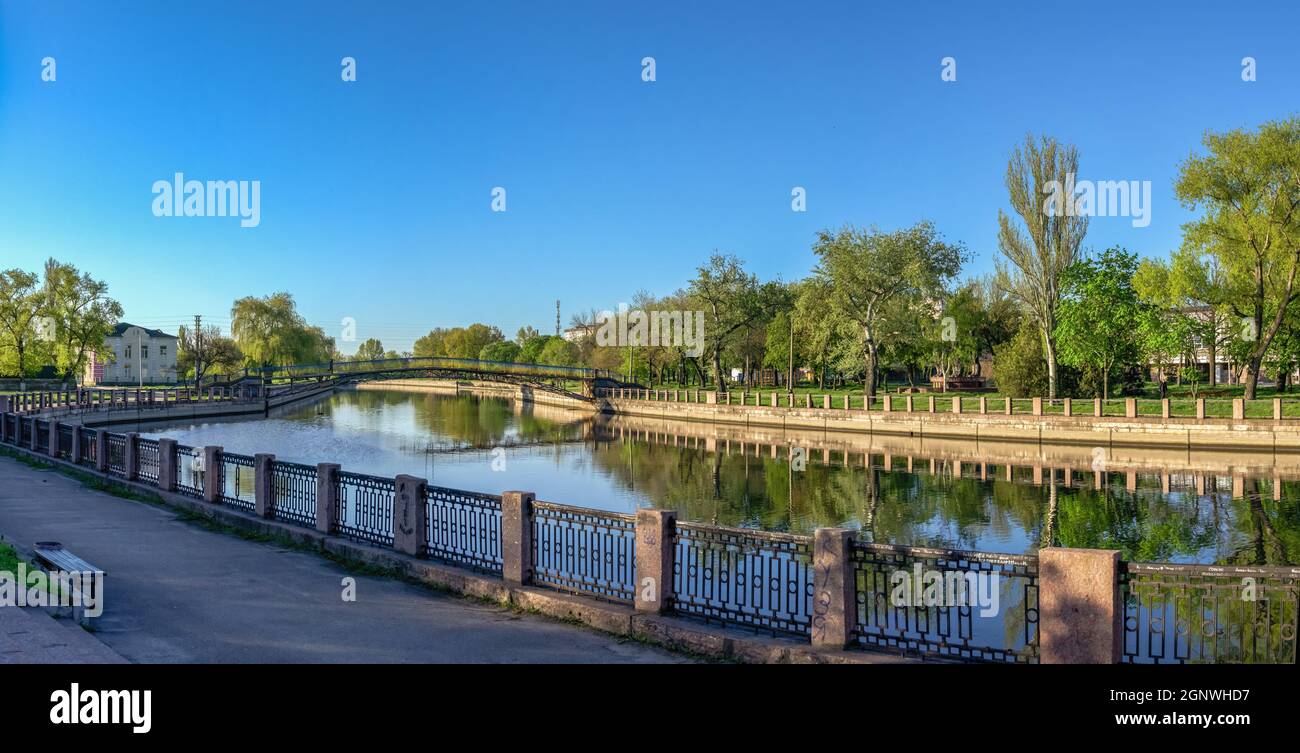 05.09.2021. Kropyvnytskyi, Ukraine. Ingul river embankment in Kropyvnytskyi, Ukraine, on a sunny spring morning Stock Photo