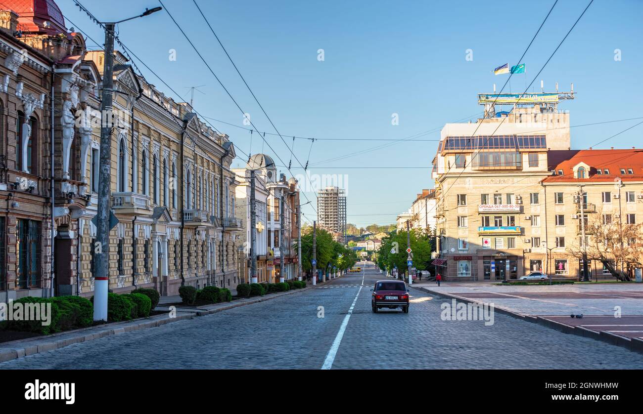 05.09.2021. Kropyvnytskyi, Ukraine. Streets and historical building of Kropyvnytskyi, Ukraine, on a sunny spring morning Stock Photo