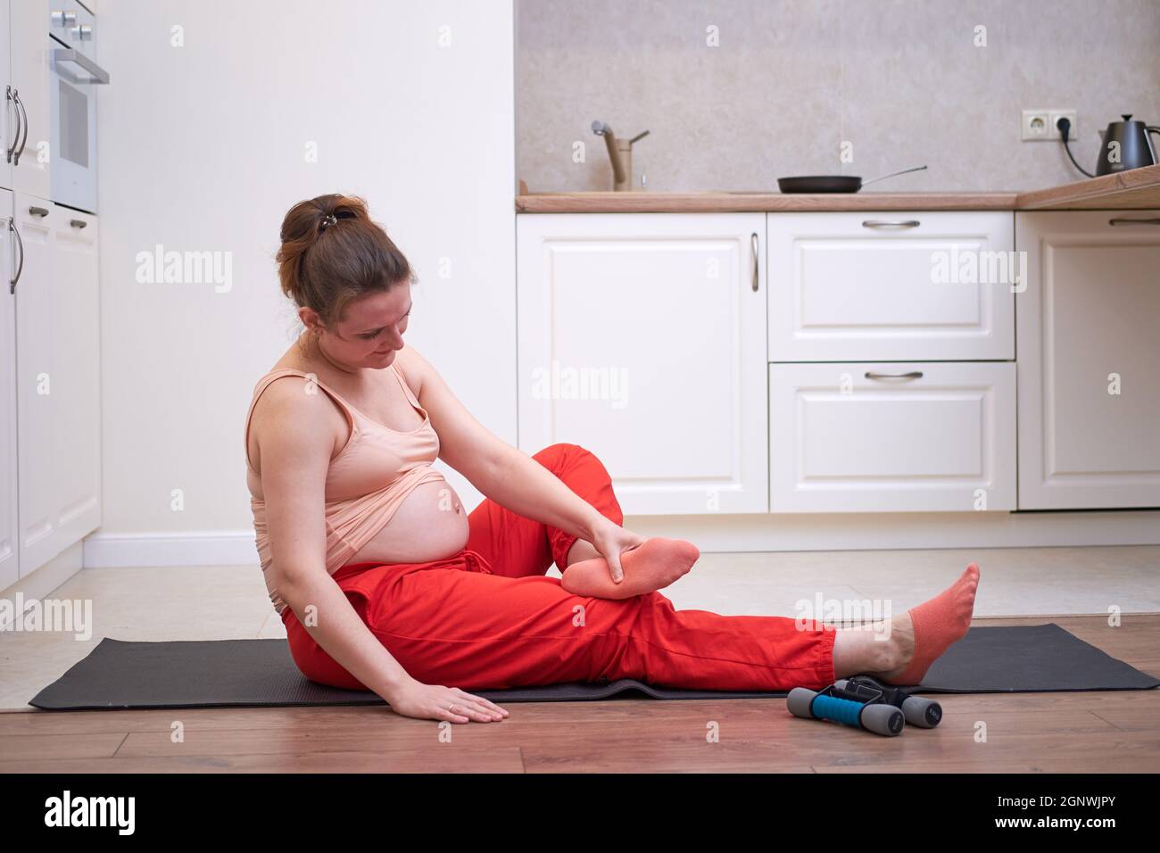Sports at home during pregnancy and foot injuries during exercise
