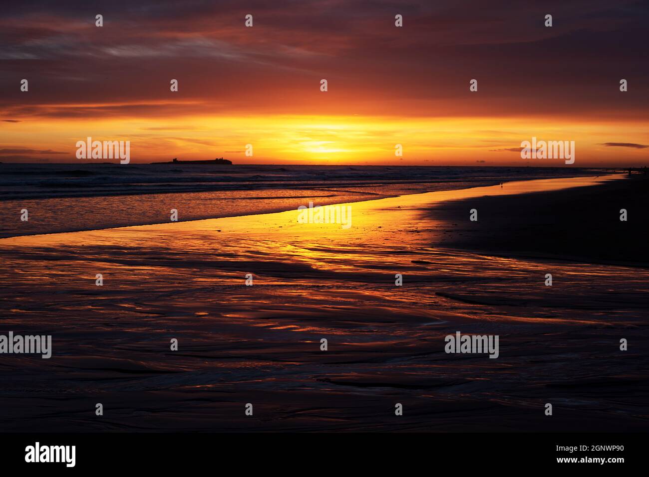 Bamburgh, Northumberland, UK. 28th Sep 2021. The sunrise over the Farne Islands from Bamburgh beach, Northumberland. Neil Squires/Alamy Live News Stock Photo