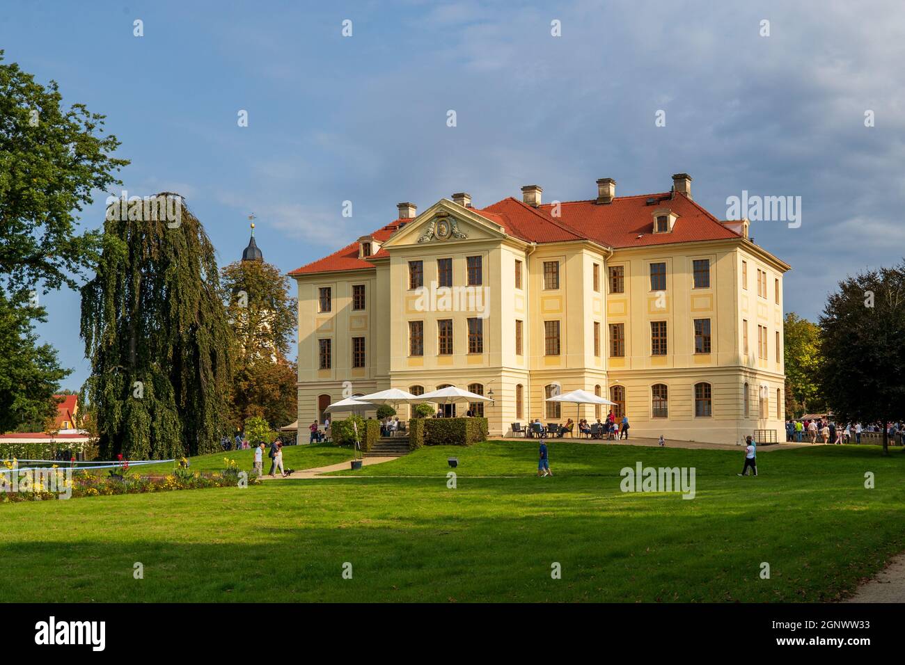 Zabeltitz, Germany. 26th Sep, 2021. Renaissance palace in the baroque  garden of Zabeltitz near Meissen. This garden complex was created in 1728  by order of the Imperial Count August Christoph von Wackerbarth