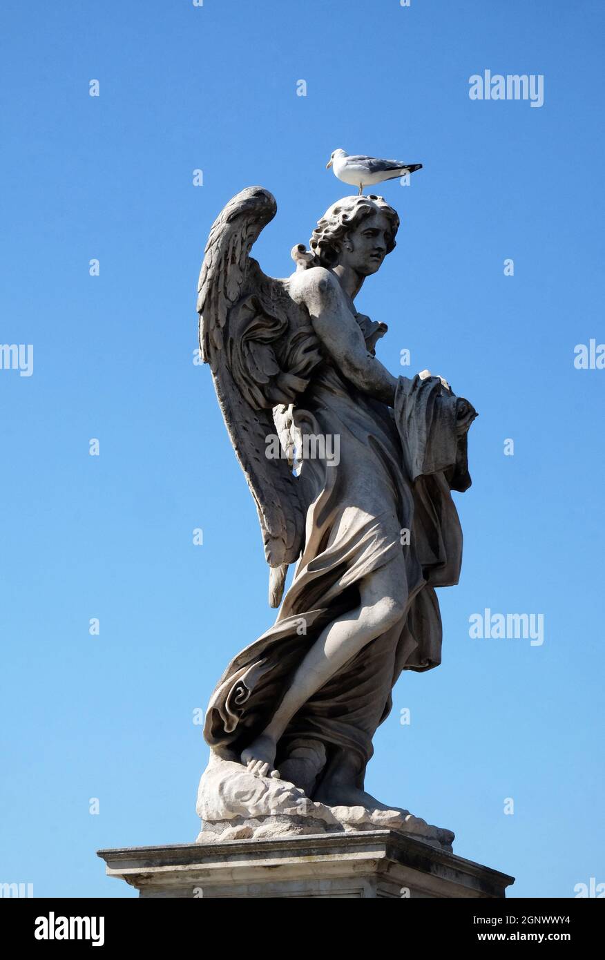 statue di angeli volanti