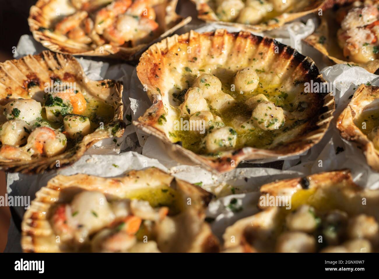 Marco Detail of scallops food cooked and ready for to be eaten Stock ...