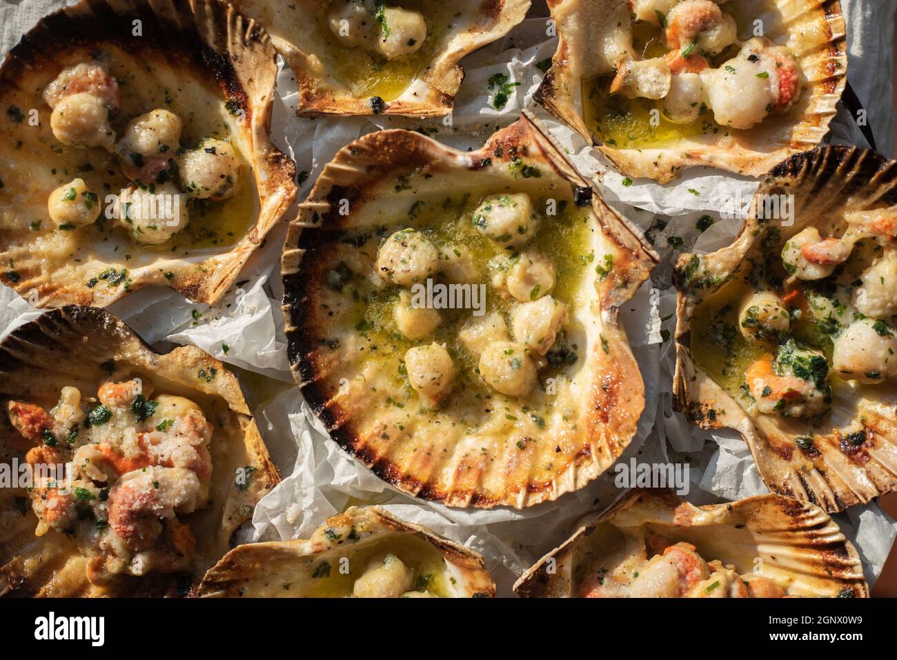 Marco Detail of scallops food cooked and ready for to be eaten Stock ...